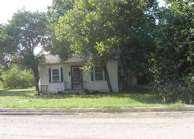 1st image of 1019 W 3rd St