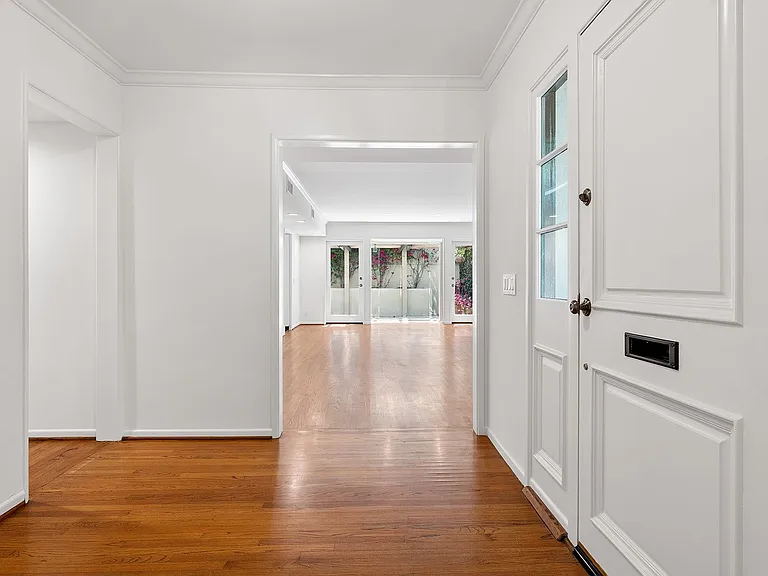 11053 Strathmore Dr — Photo 11