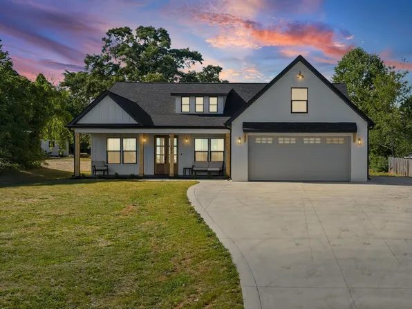 1444 Roddy Rd, Campobello, SC 29322
