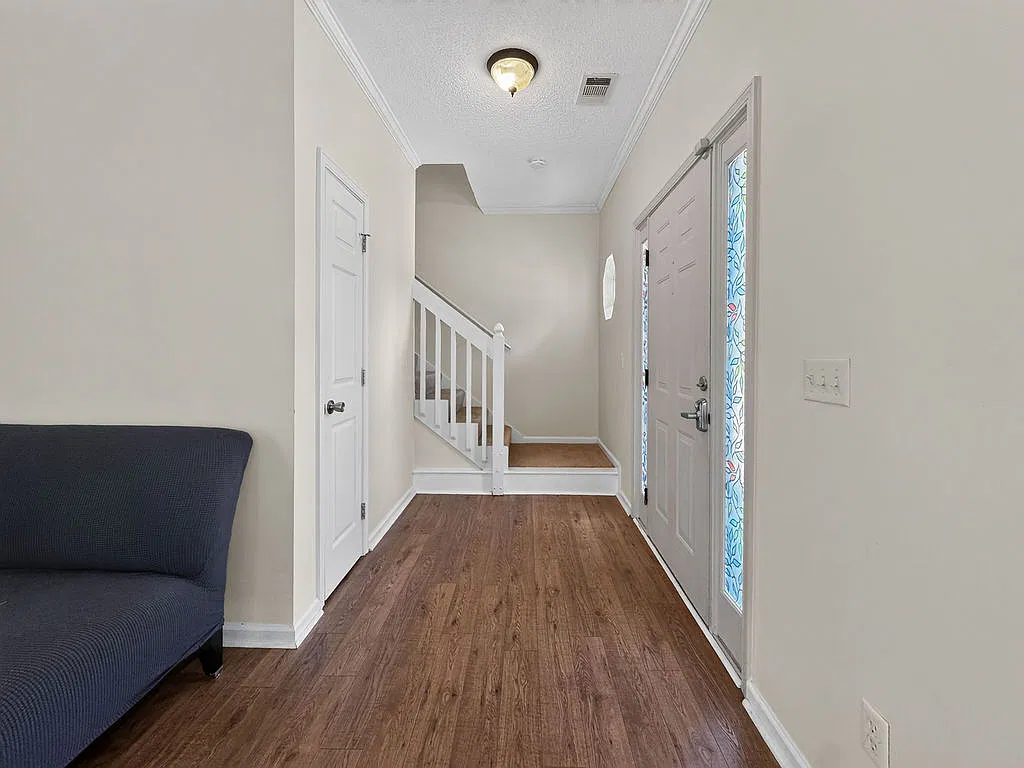 4 bed, 2.5 bath, 2350 sqft, $2,500 — Photo 3