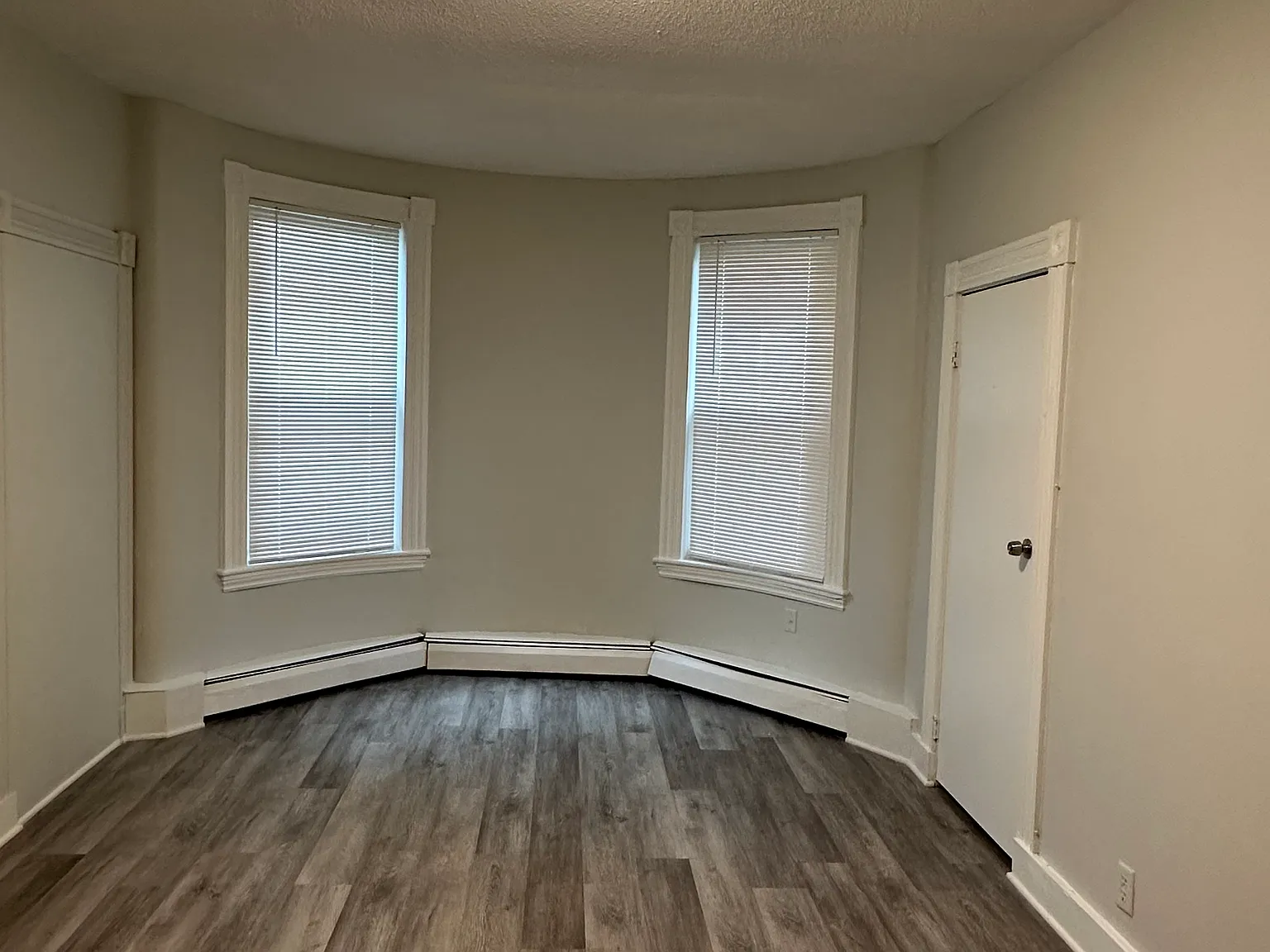 3 bed, 1200 sqft, $950 — Photo 2
