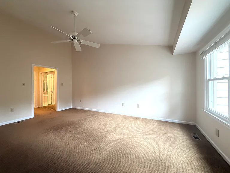 7418 Crestberry Ln — Photo 32