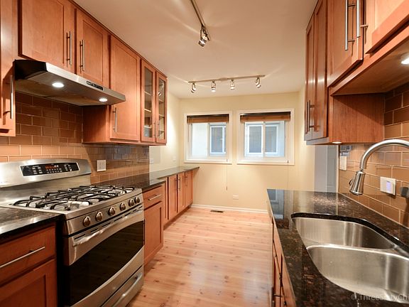 4th image of 1166 S Plymouth Ct APT 1NE