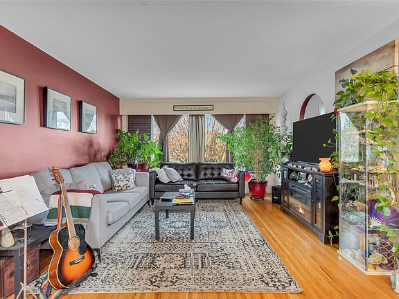 4th image of 1270 Houghton Rd