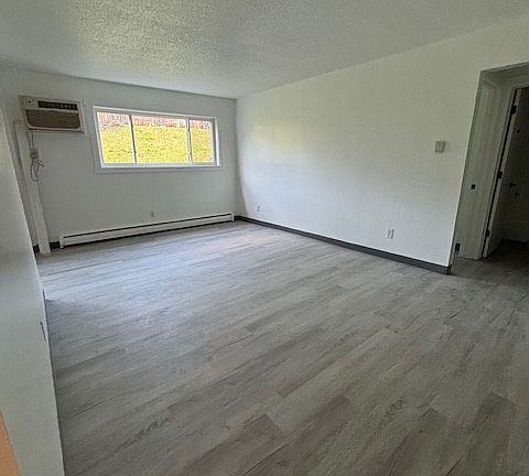 2nd image of 595 Wagner Dr #4