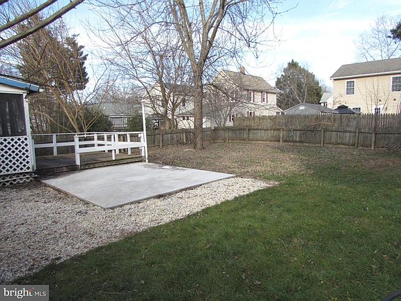 3rd image of 305 S Maple Ave