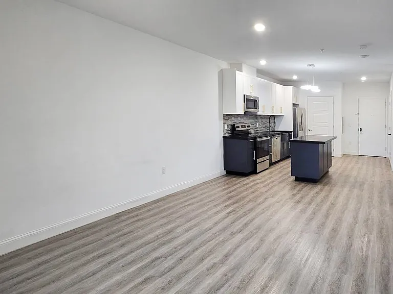 211 Baldwin Ave #403 — Photo 18