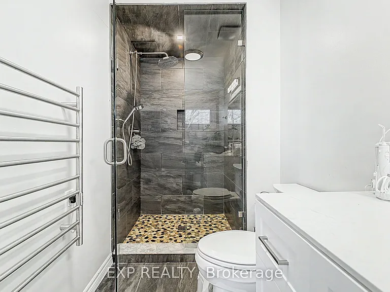 457 Heddle Cres — Photo 22