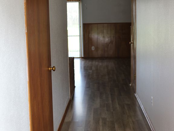 5th image of 223 Schrader Ln