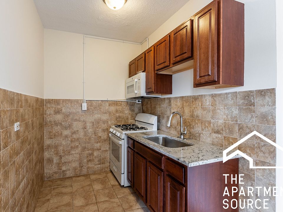 1st image of 2712 N Milwaukee Ave APT 212