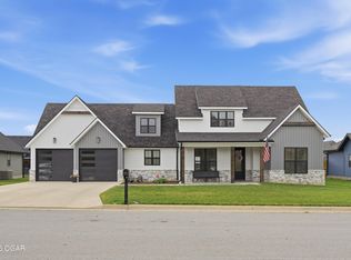 2206 Harlow St, Carthage, MO 64836