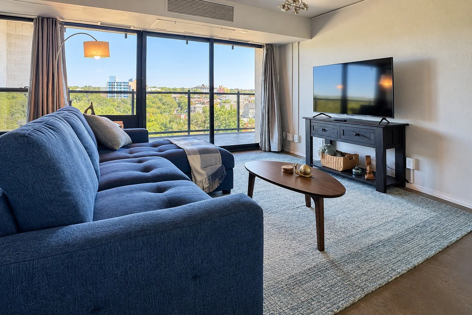 1 bed, 950 sqft, $2,400 — Photo 2