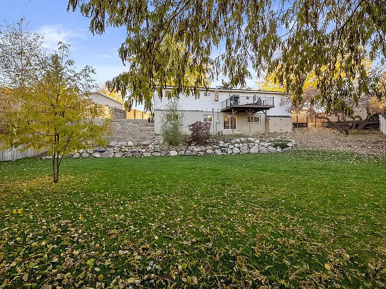 1553 E Huckleberry Cir — Photo 38