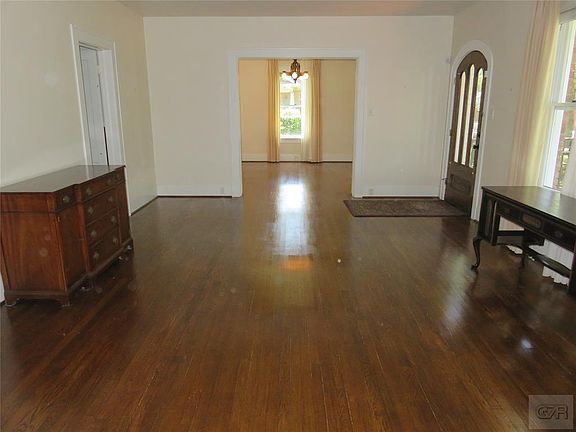 5th image of 20 Cedar Lawn Cir