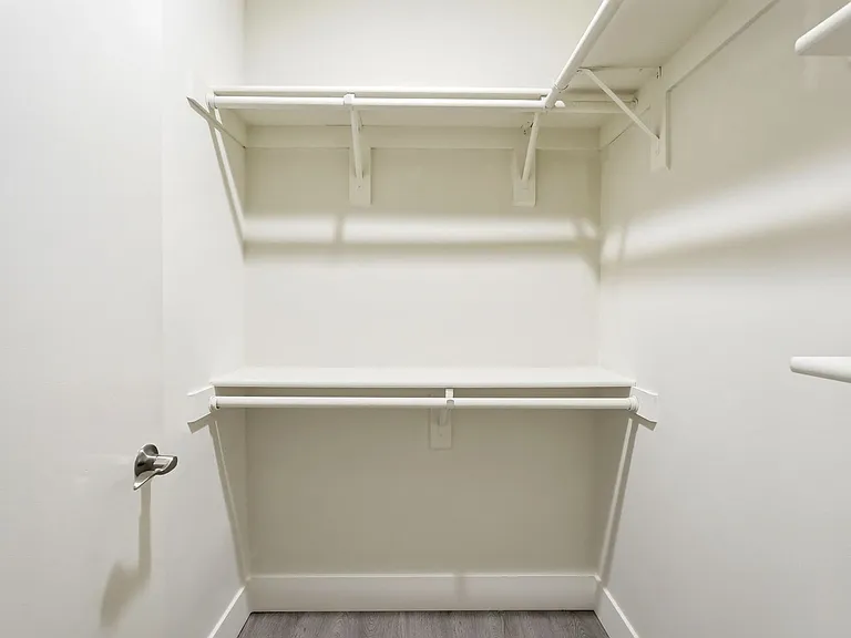 11305 Moorpark St — Photo 19