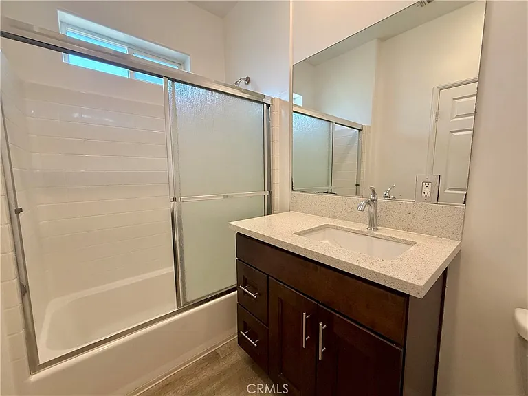 6624 Balboa Blvd #4 — Photo 21