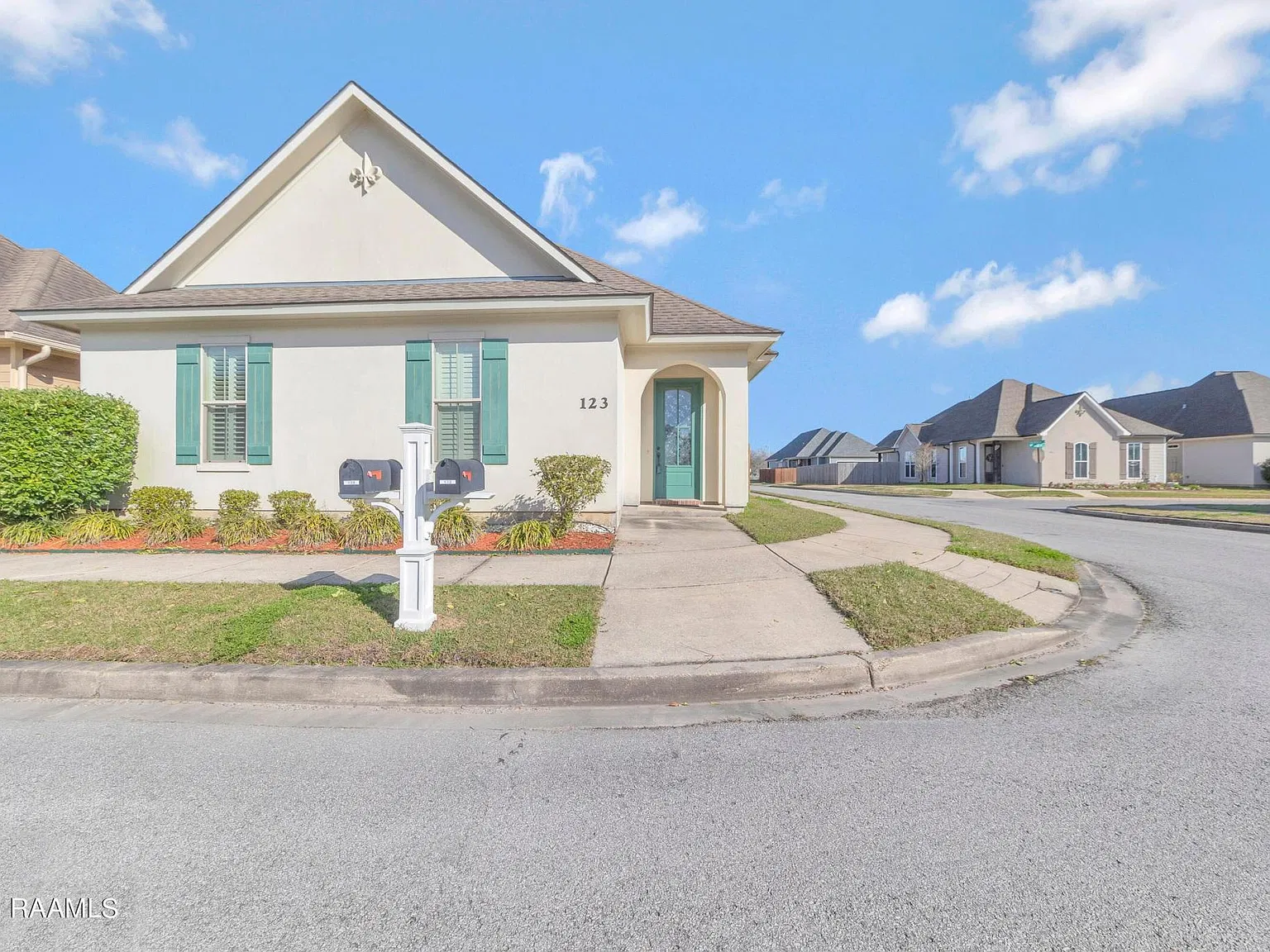 3 bed, 1596 sqft, $2,000 — Photo 3