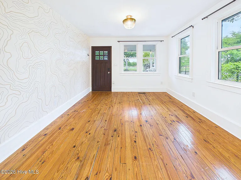 418 S 8th St — Photo 15