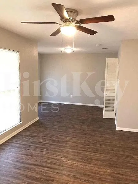3 bed, 2.0 bath, 2032 sqft, $2,545 — Photo 3