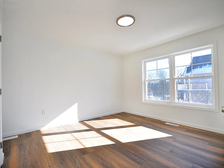 309 Main St — Photo 17