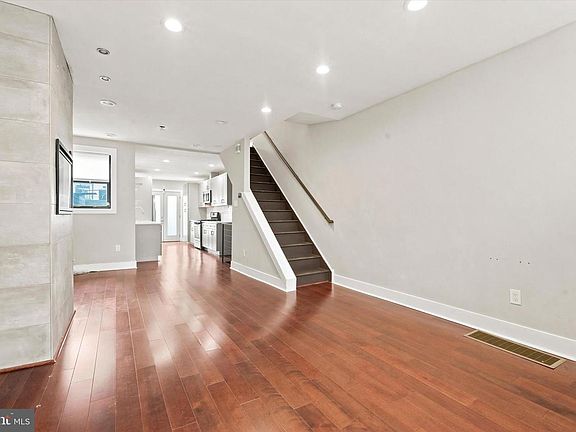 4th image of 1321 N Dover St