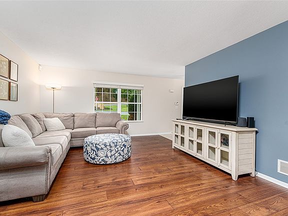 5th image of 102 Northglen Ct