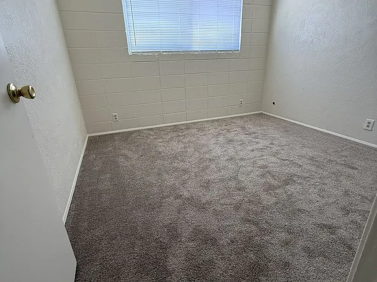 220 N Ivy St — Photo 20
