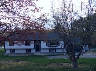 4 Crestview Dr, Woodbridge, CT 06525