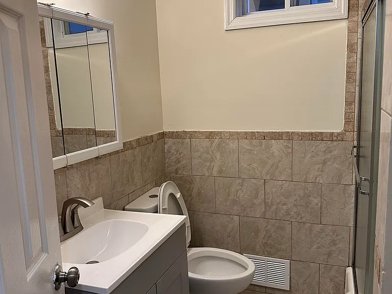 125 W 28th St #1 — Photo 11