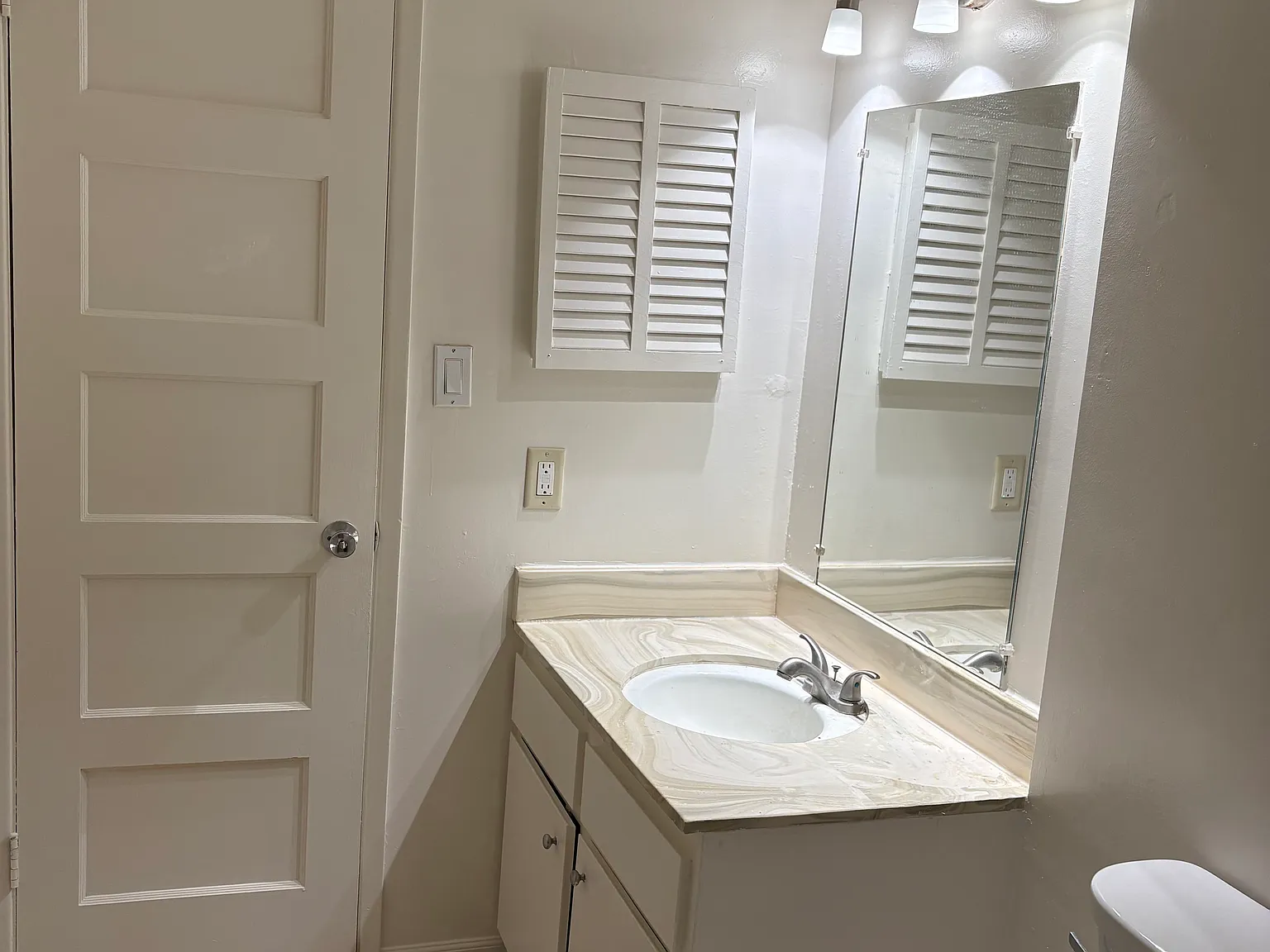 2 bed, 672 sqft, $1,200 — Photo 2