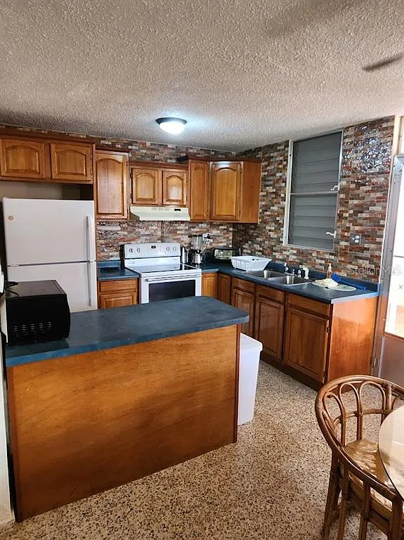 3 bed, 2.0 bath, $1,700 — Photo 3