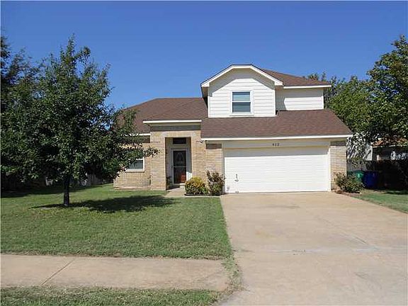 2nd image of 913 Elmwood Trl