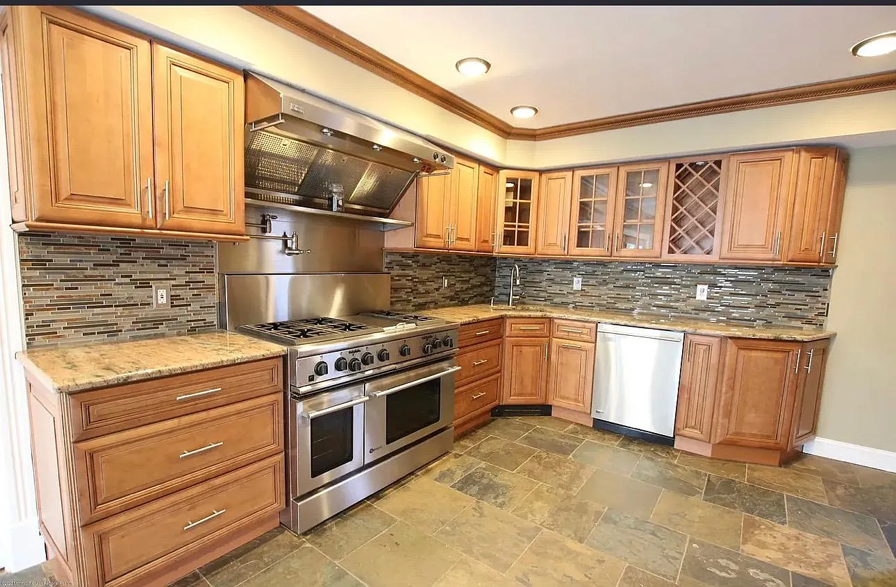 4 bed, 1800 sqft, $2,490 — Photo 2