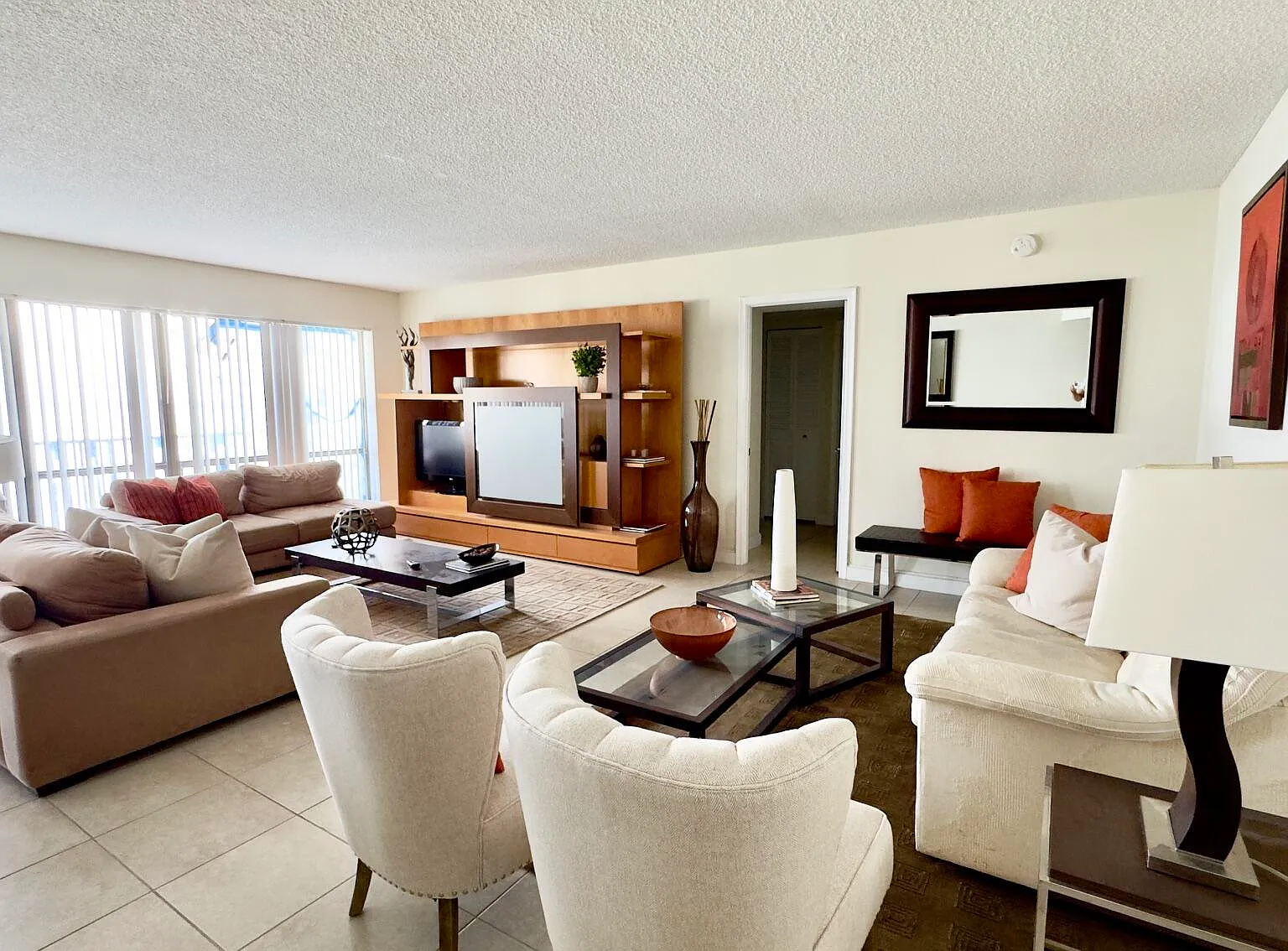 3 bed, 3.0 bath, 2164 sqft, $8,500 — Photo 3