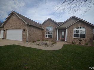 753 Fieldview Dr, Smithton, IL 62285