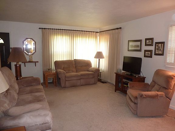 2nd image of 11728 S Sacramento Dr