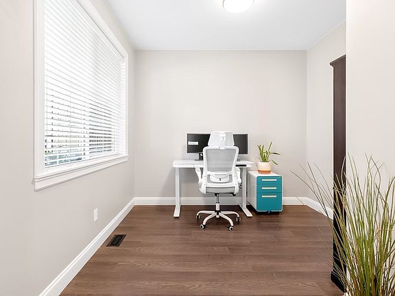 3rd image of 1395 Marguerite St #5