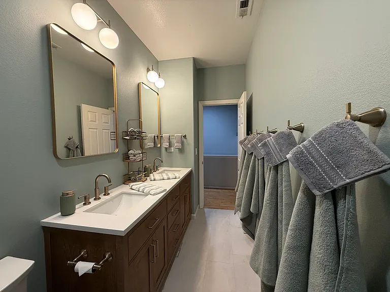 715 Law St — Photo 23