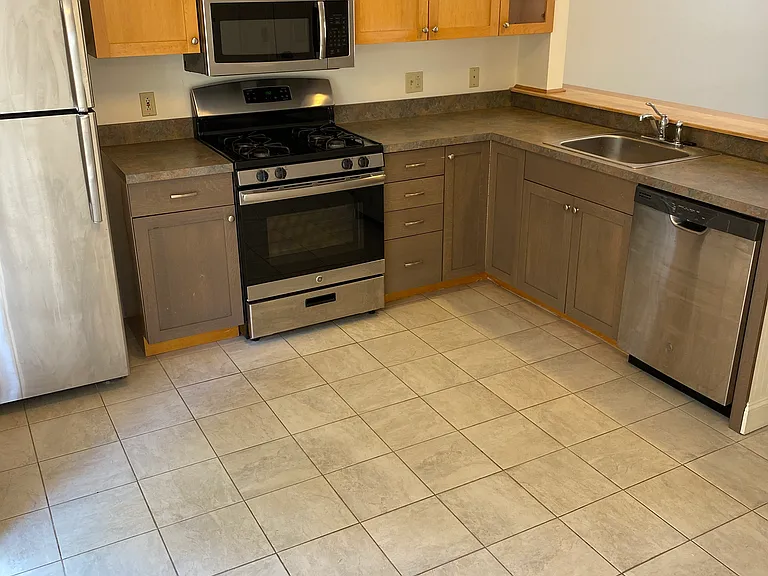 345 Dorset St #E — Photo 14