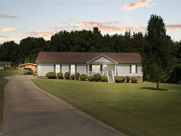1648 Abbie Ct, Snow Camp, NC 27349