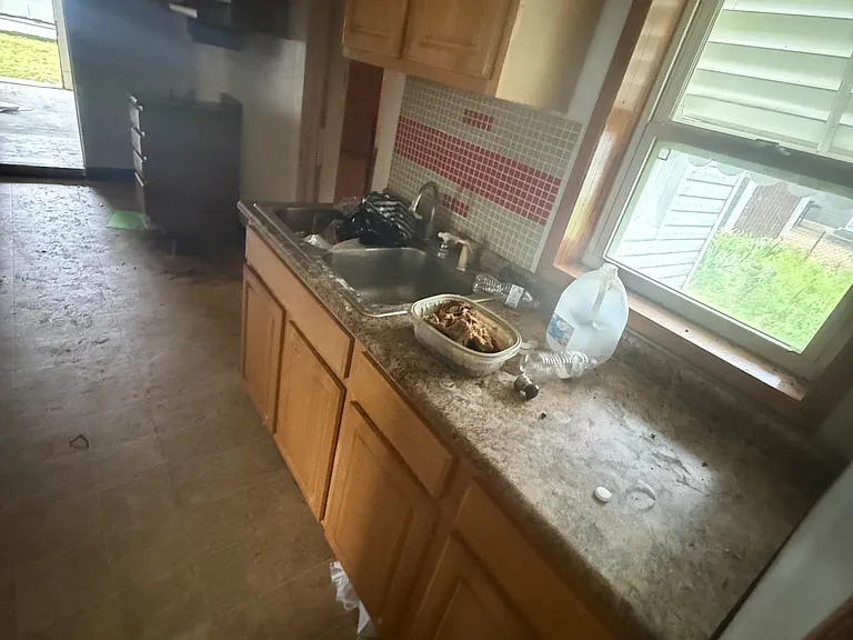 533 Higgins St — Photo 6