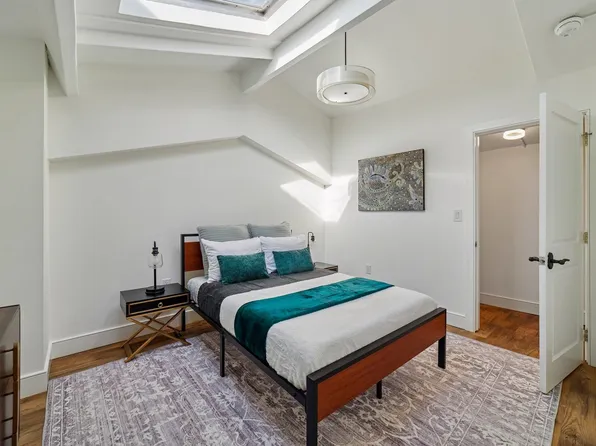 300 Communipaw Avenue image 27 of 43