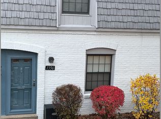 1356 Pennsbury Blvd, Pittsburgh, PA 15205