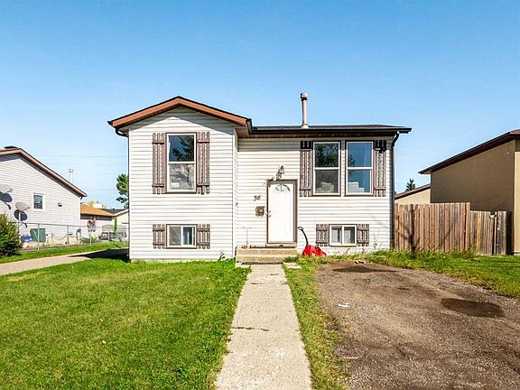 3rd image of 36 W Castlebrook Rise NE