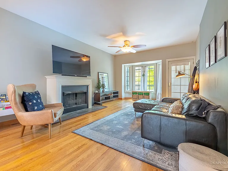 1016 W Monroe St — Photo 2