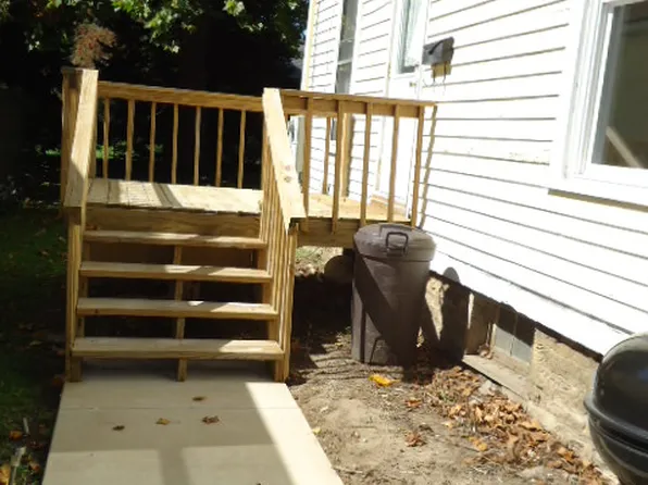 215 1/2 S Wells St, Sandwich, IL 60548