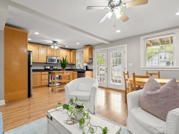 521 Washington St APT 1, Abington, MA 02351