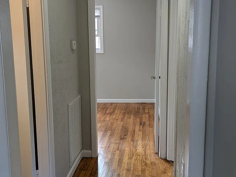 218 S Moss Ave — Photo 9