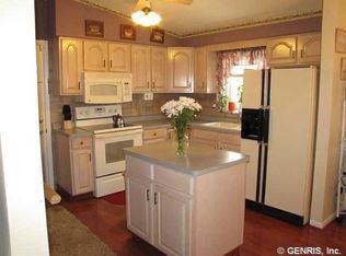 60 Larkins Xing, Rochester, NY 14612