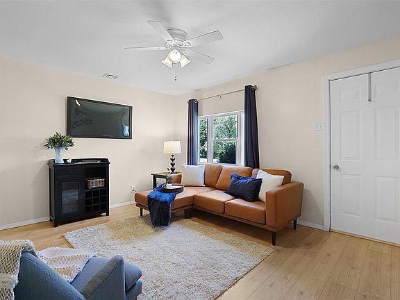 4th image of 3020 Kincaid Ave